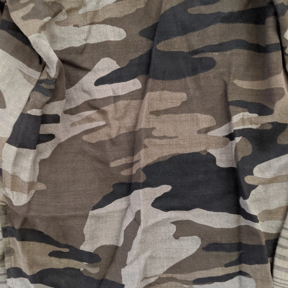 Camo button down shirt - Picture 2 of 4